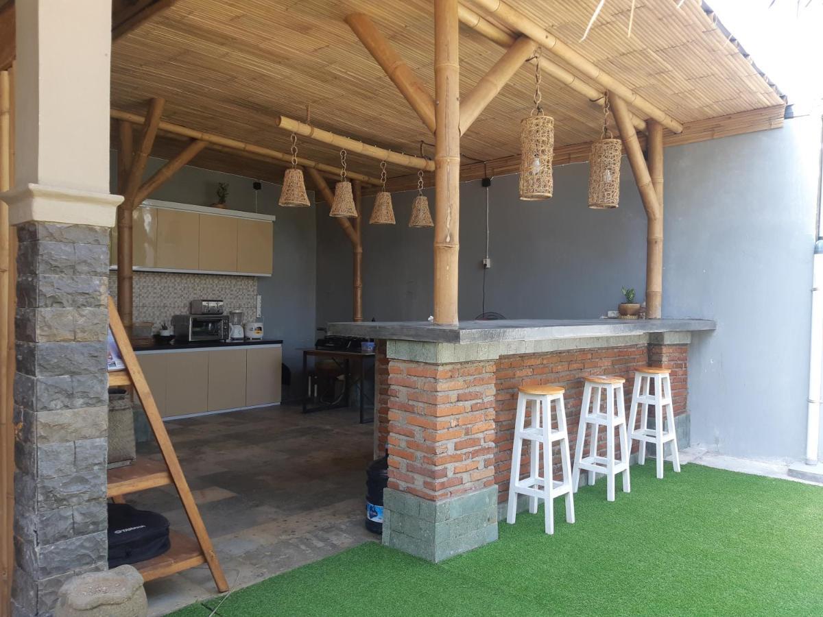Dhm Surf Villa Kuta  Εξωτερικό φωτογραφία